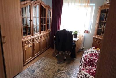 Apartament cu 3 camere decomandat în Exterior Vest