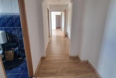 Apartament cu trei camere zona centrala - 8