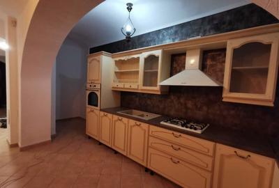 Apartament de 4 camere la casa , 170 mp, zona Semi-centrala