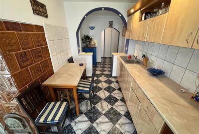 Apartament 2 camere, 54mp, etaj 4 cu acoperis - Central -