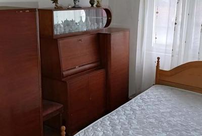 Vand apartament 3 camere zona Stomatologie, etaj 1 - 8