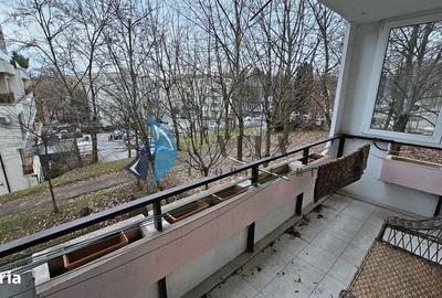 Apartament cu 4 camere decomandat în Cornișa - 2