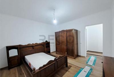 Apartament cu 3 camere , decomandat , cu 2160 mp teren intra - 12