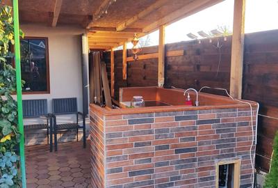 Casă cu 2 camere decomandat cu Teren 450 Mp în Central - 2