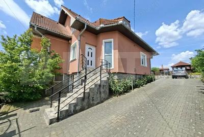 Casă cu 4 camere cu Teren 1138 Mp în Central - 1