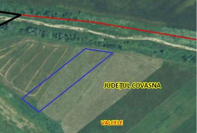 Teren de 8000 mp, în Vâlcele - 2