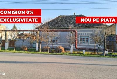 Casă cu 3 camere cu Teren 3600 Mp în Central - 3