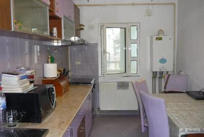 Apartament cu 3 camere decomandat în Fetești-Gară - 1