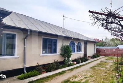 Casă cu 4 camere cu Teren 1660 Mp în Central - 1