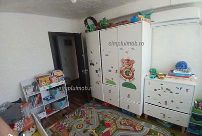 Apartament cu 3 camere decomandat în Titan - 4
