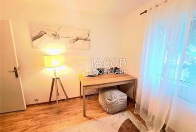 Apartament cu destinatia Spatiu comercial, zona Ana Ipatescu - Bistrita Lac, str - 8