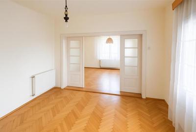 Casă cu 11 camere cu Teren 371 Mp în Est - 5