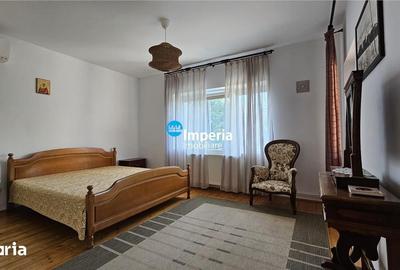 Casă cu 8 camere cu Teren 1000 Mp în Bucium