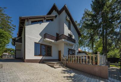 Casă cu 7 camere cu Canalizare în Central - 8