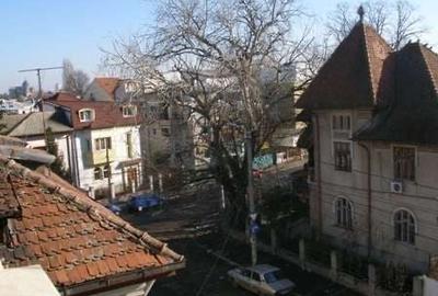 Apartament cu 4 camere decomandat în Cotroceni