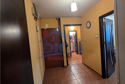 Apartament cu 3 camere semidecomandat, mobilat în Berceni - 12