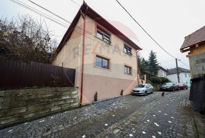 Apartament cu 3 camere semidecomandat, mobilat în Centrul Istoric
