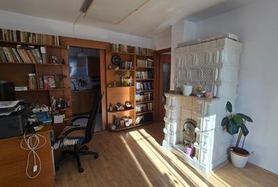 Casă cu 6 camere cu Teren 530 Mp în Drumul Taberei - 1