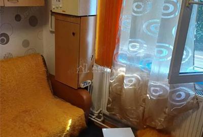 Garsonieră decomandată în Tractorul