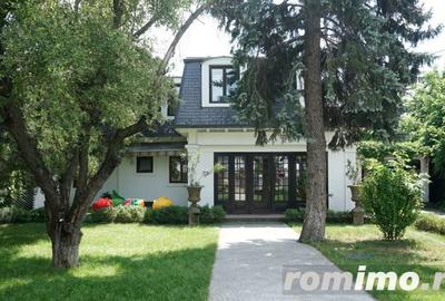 Casă cu Teren 2636 Mp în Central - 2