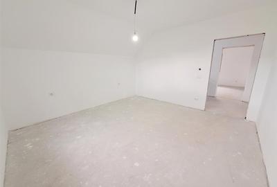 Casă individuală cu 5 camere cu Teren 413 Mp în 9 Mai - 23