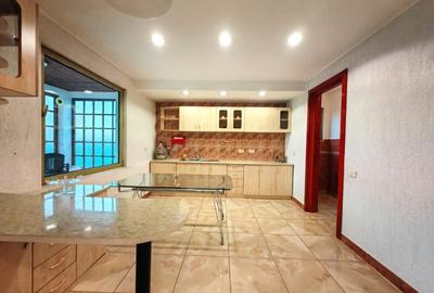 Casă individuală cu 5 camere cu Canalizare în Central - 8