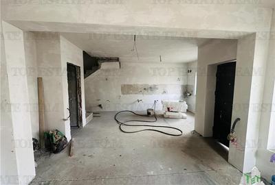 Duplex cu 5 camere cu Canalizare în Roșu - 3