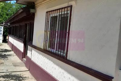 Movilita - vanzare casa 5 cam plus livada pe rod si teren 1800 mp - 2