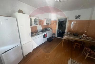 Casă cu 6 camere cu Teren 740 Mp în Jorăști - 10