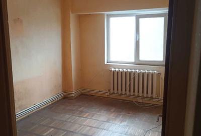 Apartament cu 4 camere decomandat în Central - 2