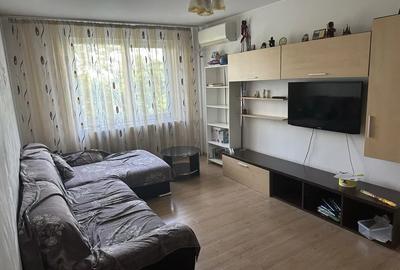 Apartament cu 3 camere decomandat în Vitan