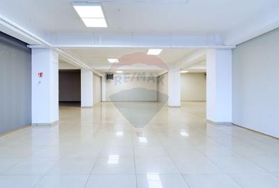 Spațiu comercial, de 1,000 mp, în Calea București - 10