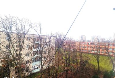 Apartament cu 3 camere decomandat în Vest