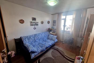 Apartament cu 2 camere decomandat, mobilat în CET - 4