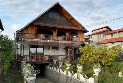 Casă cu 5 camere cu Teren 3000 Mp în Central