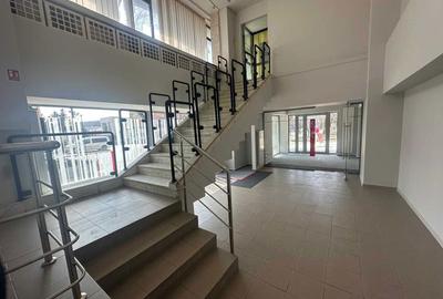 Spațiu comercial, de 200 mp, în Central - 8