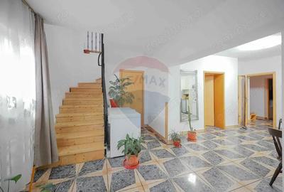 Casă cu 11 camere cu Teren 423 Mp în Haieu - 2