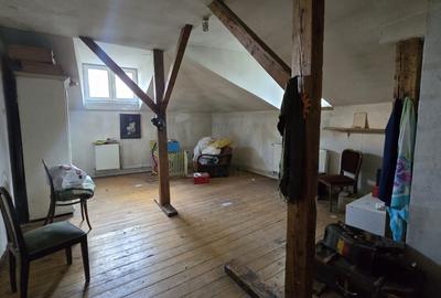 Casă individuală cu 7 camere cu Canalizare în P-ța Unirii - 7