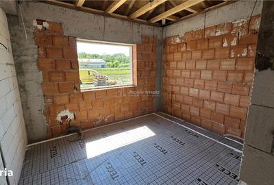Casă cu 4 camere cu Teren 479 Mp în Țegheș - 4