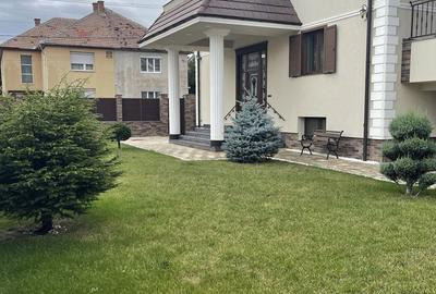 Casă cu 4 camere în Central - 2