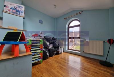 DE INCHIRIAT VILA  D+P+1+2 + CURTE | ZONA PARCUL CAROL - 17