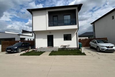 Casă individuală cu 4 camere cu Teren 311 Mp în Tunari