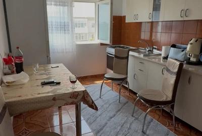 De vanzare apartament cu 3 camere pret 49.500 - 2