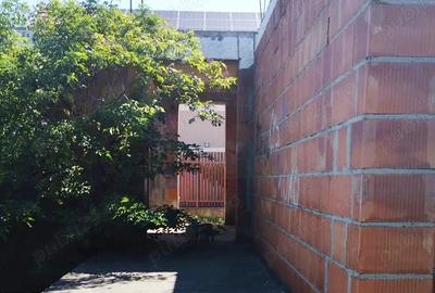 Casa individuala, strada asfaltata, toate utilitatile in fata imobilului. Proprietar - 3