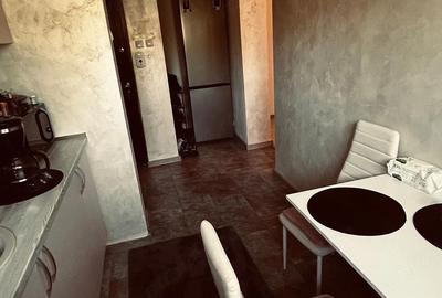 Apartament cu 3 camere semidecomandat în Central - 2