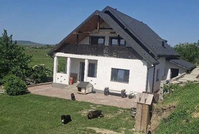Casă cu Teren 2860 Mp în Țigănași - 2