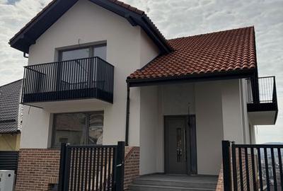 Casă cu 4 camere cu Teren 210 Mp în Central - 2