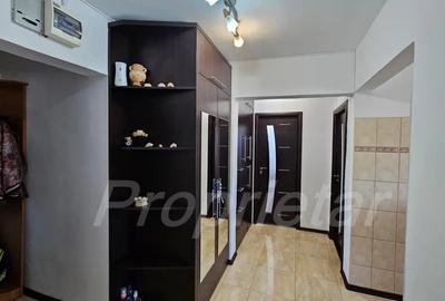Apartament cu 2 camere decomandat, mobilat în CET - 2