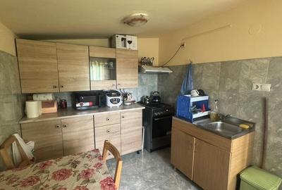 Casa solida din beton si caramida, complet utilata - 4