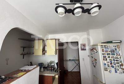 Apartament de inchiriat complet mobilat si utilat zona 1 Decembrie - 6